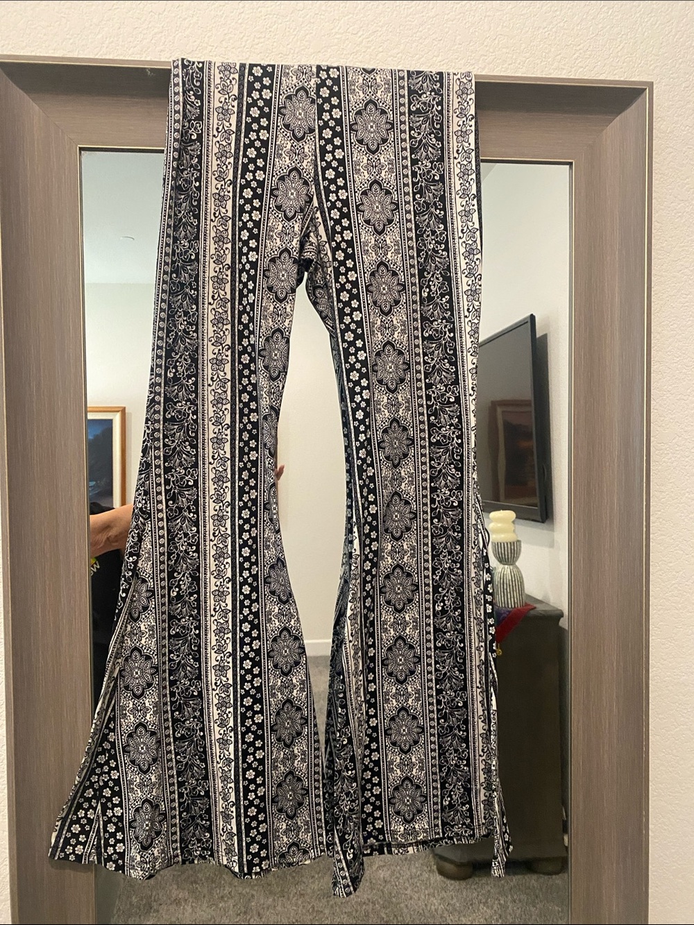 Black & White Printed Wide-Leg Pants